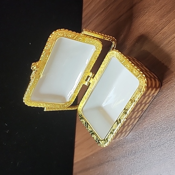 Ceramic Picnic Basket trinket box - Picture 3 of 9